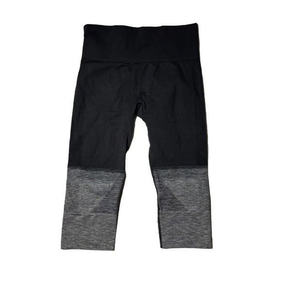 Lululemon Seamlessly‎ Street Crop Pant Heathered Black Size 6 - Picture 1 of 5